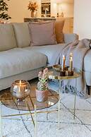 Apartment With Terrace Close to the sea