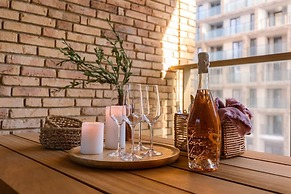 Apartment With Terrace Close to the sea