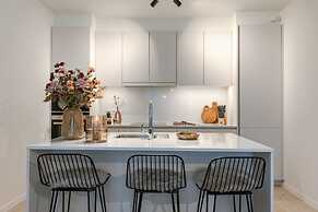 Apartment With Terrace Close to the sea