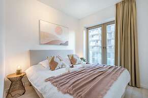 Apartment With Terrace Close to the sea