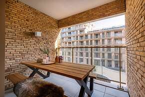 Apartment With Terrace Close to the sea