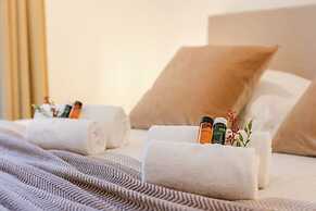 Apartment With Terrace Close to the sea