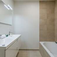 Apartment With Terrace Close to the sea