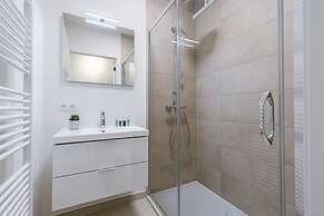 Apartment With Terrace Close to the sea