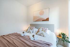 Apartment With Terrace Close to the sea