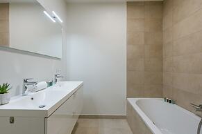 Apartment With Terrace Close to the sea