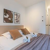 Apartment With Terrace Close to the sea