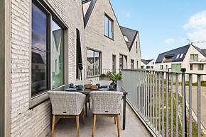 Apartment With Natural Swimming Pool