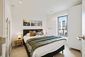 Apartment With Natural Swimming Pool