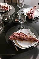 Modern Apartment Near the Beach