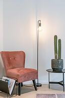 Modern Apartment Near the Beach