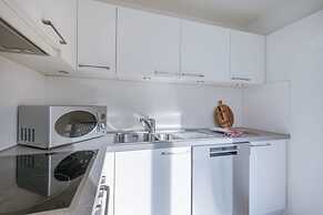 Modern Apartment Near the Beach