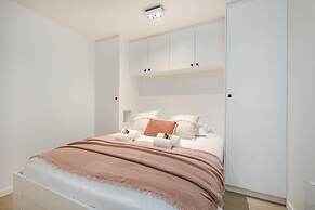 Modern Apartment Near the Beach