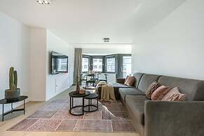 Modern Apartment Near the Beach