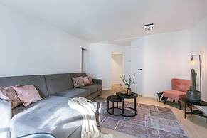 Modern Apartment Near the Beach