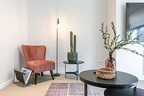 Modern Apartment Near the Beach