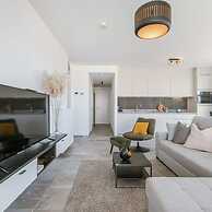 Bright Apartment With Seaview