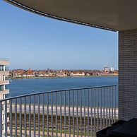 Bright Apartment With Seaview