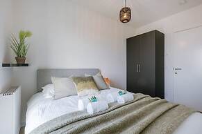 Bright Apartment With Seaview