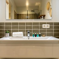 Queen at Sea Modern 2 Bedroom Apartement