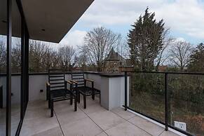 Apartment With two Large Terraces