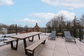 Apartment With two Large Terraces