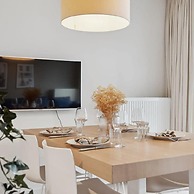 Centrally Located 2 Bedroom Apartment With Parking