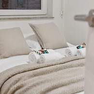 Centrally Located 2 Bedroom Apartment With Parking