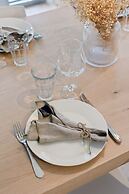 Centrally Located 2 Bedroom Apartment With Parking