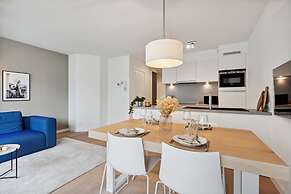 Centrally Located 2 Bedroom Apartment With Parking