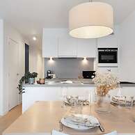 Centrally Located 2 Bedroom Apartment With Parking