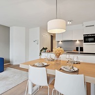 Centrally Located 2 Bedroom Apartment With Parking