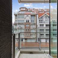 Centrally Located 2 Bedroom Apartment With Parking