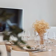 Centrally Located 2 Bedroom Apartment With Parking