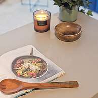 Centrally Located 2 Bedroom Apartment With Parking