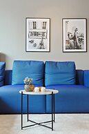 Centrally Located 2 Bedroom Apartment With Parking