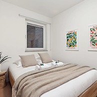 Centrally Located 2 Bedroom Apartment With Parking