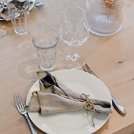 Centrally Located 2 Bedroom Apartment With Parking