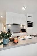 Centrally Located 2 Bedroom Apartment With Parking