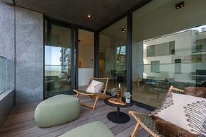 Stylish 2 Bedroom With Terrace and Parking