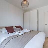 Stylish 2 Bedroom With Terrace and Parking