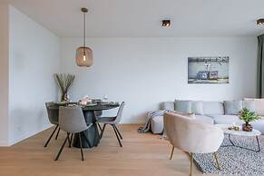 Stylish 2 Bedroom With Terrace and Parking