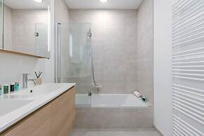 Stylish 2 Bedroom With Terrace and Parking