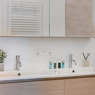 Stylish 2 Bedroom With Terrace and Parking