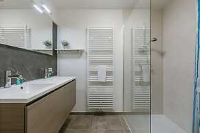 A Luminous Apartment Near the Marina