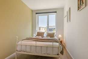 A Luminous Apartment Near the Marina