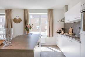 A Luminous Apartment Near the Marina