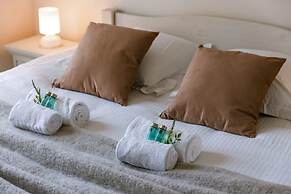 A Luminous Apartment Near the Marina