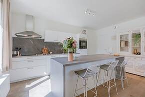 A Luminous Apartment Near the Marina