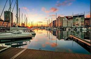 A Luminous Apartment Near the Marina